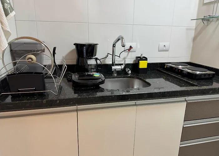Amplo E Charmoso - 1 Quarto Com Sacada No Centro!