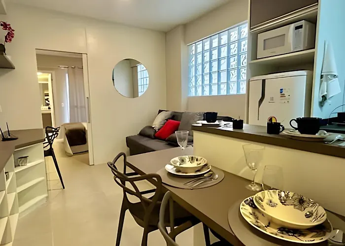Amplo E Charmoso - 1 Quarto Com Sacada No Centro!